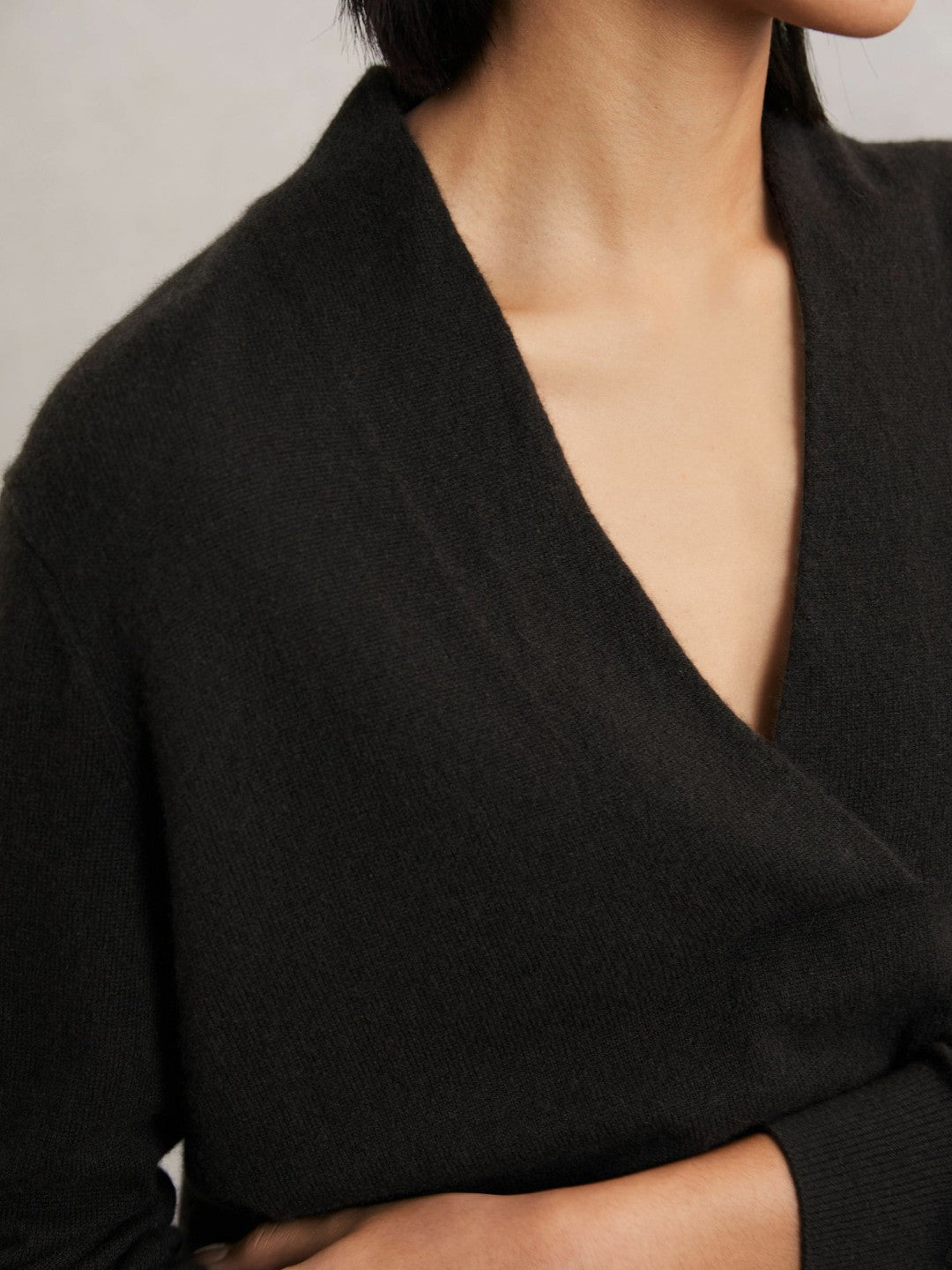 Women Cashmere V-Neck Jumper in Chocolate Brown