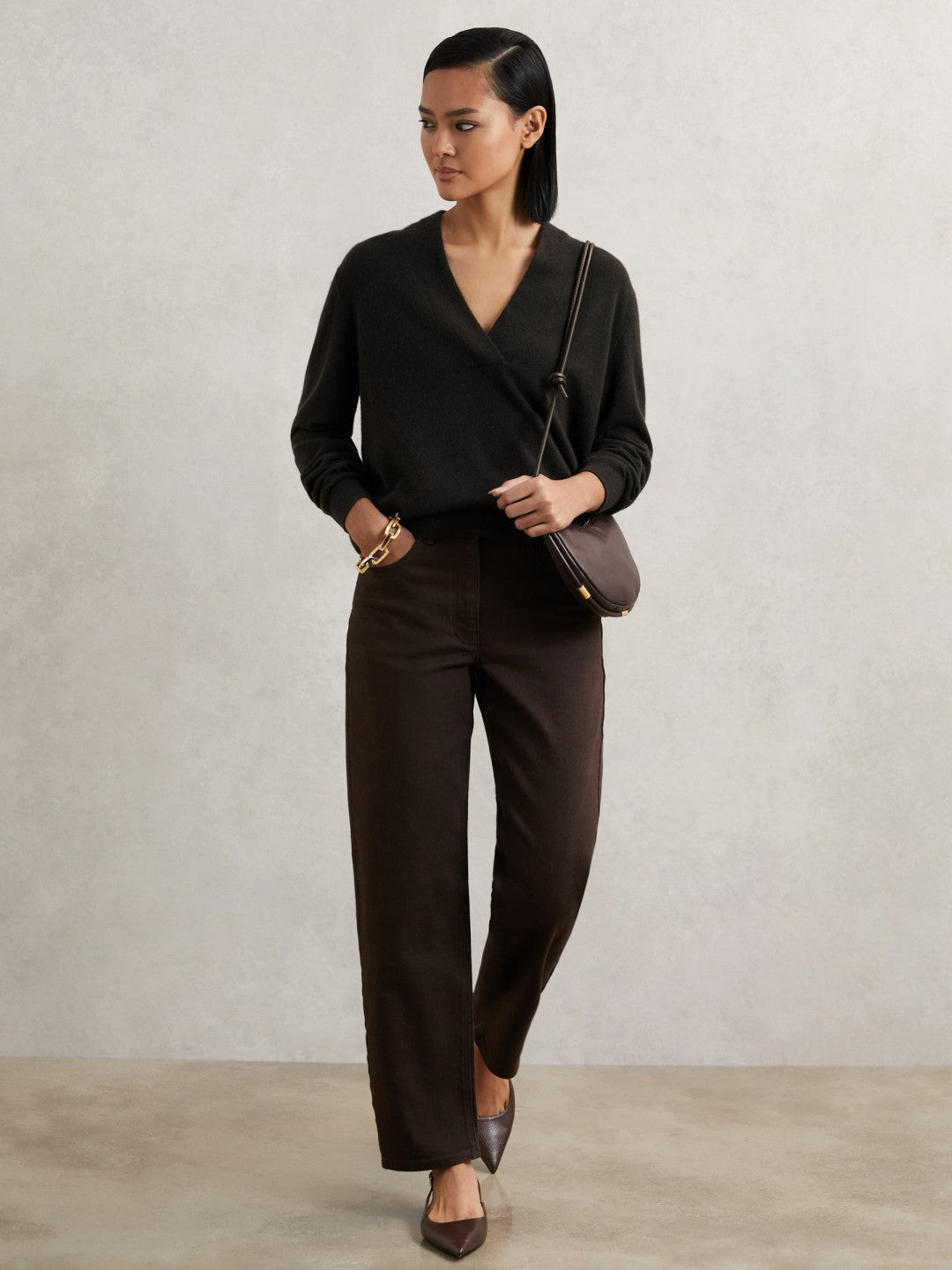 Women Cashmere V-Neck Jumper in Chocolate Brown