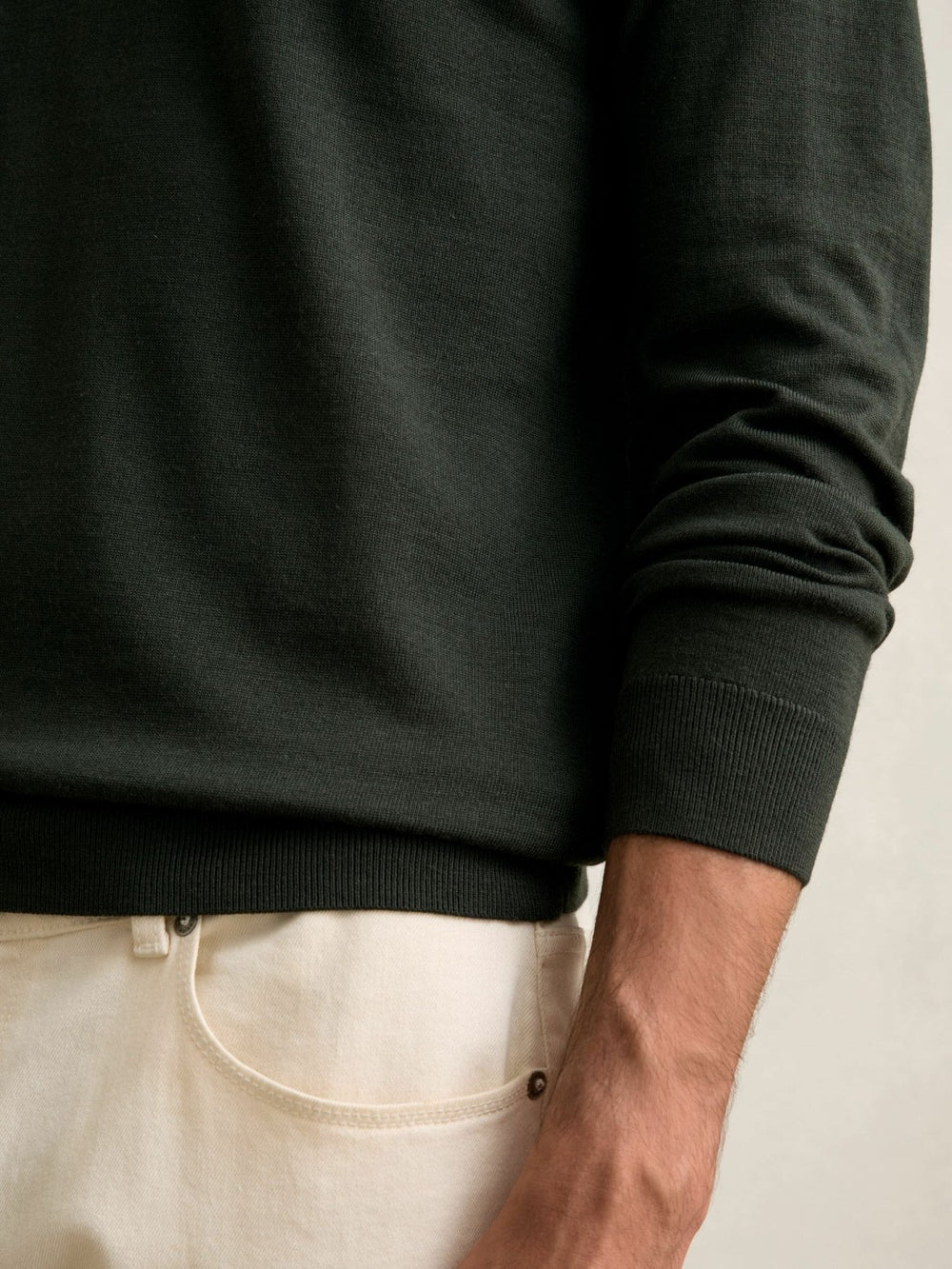Men Merino Wool Crew Neck Jumper in Dark Military Green