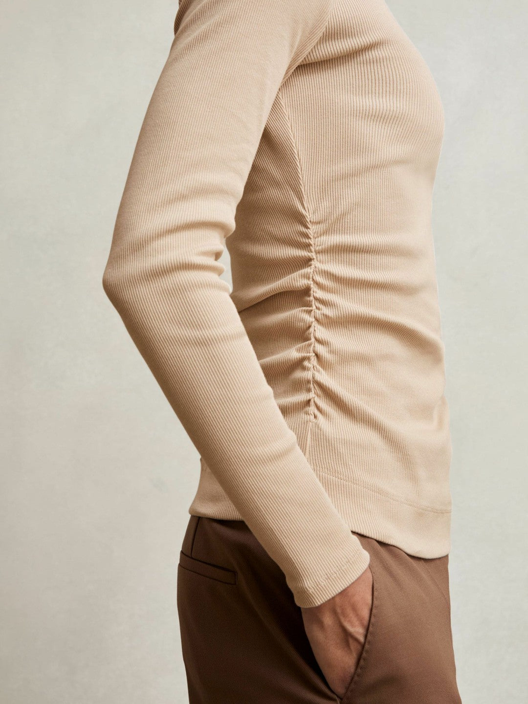 Women Cotton Long-Sleeve Ruched T-Shirt with Stretch in Camel