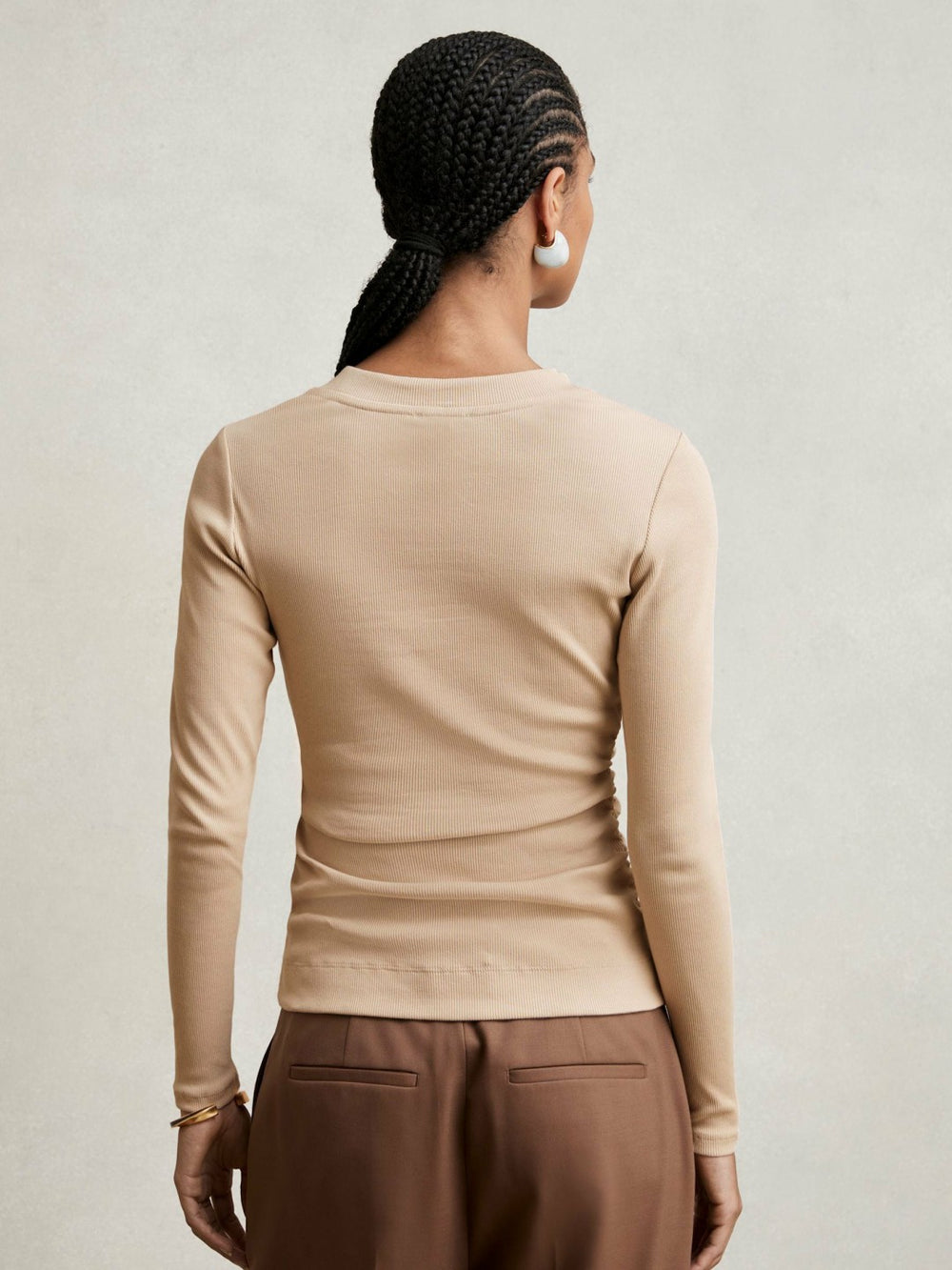Women Cotton Long-Sleeve Ruched T-Shirt with Stretch in Camel