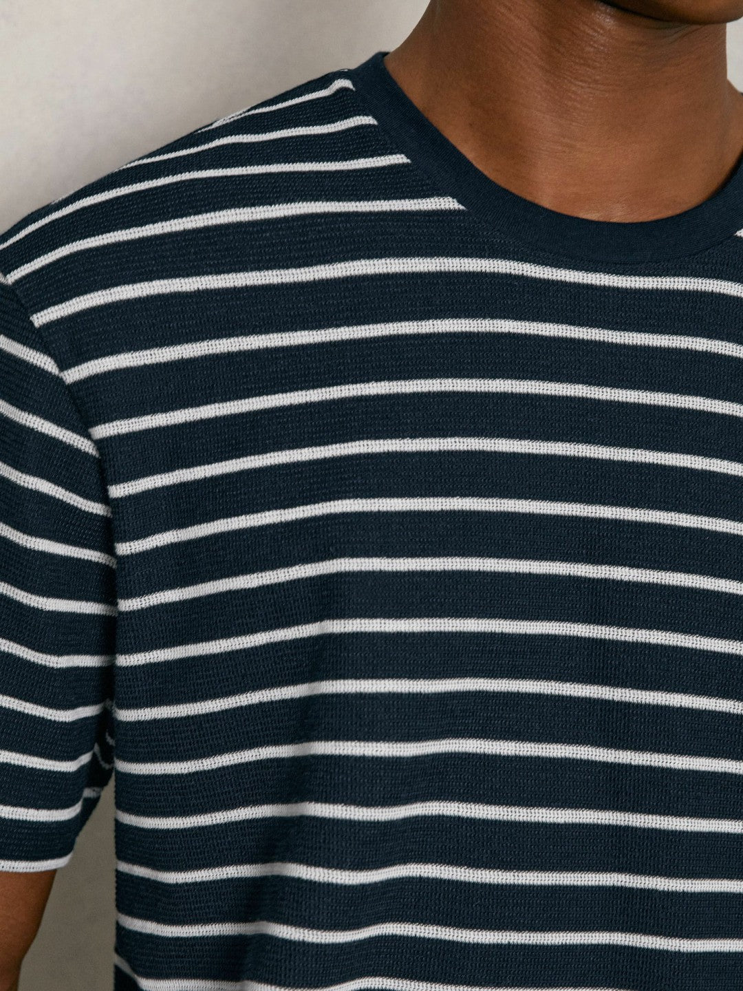 Men Cotton Textured Stripe T-Shirt in White/Navy
