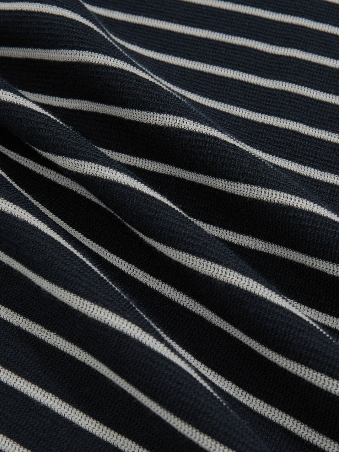 Men Cotton Textured Stripe T-Shirt in White/Navy