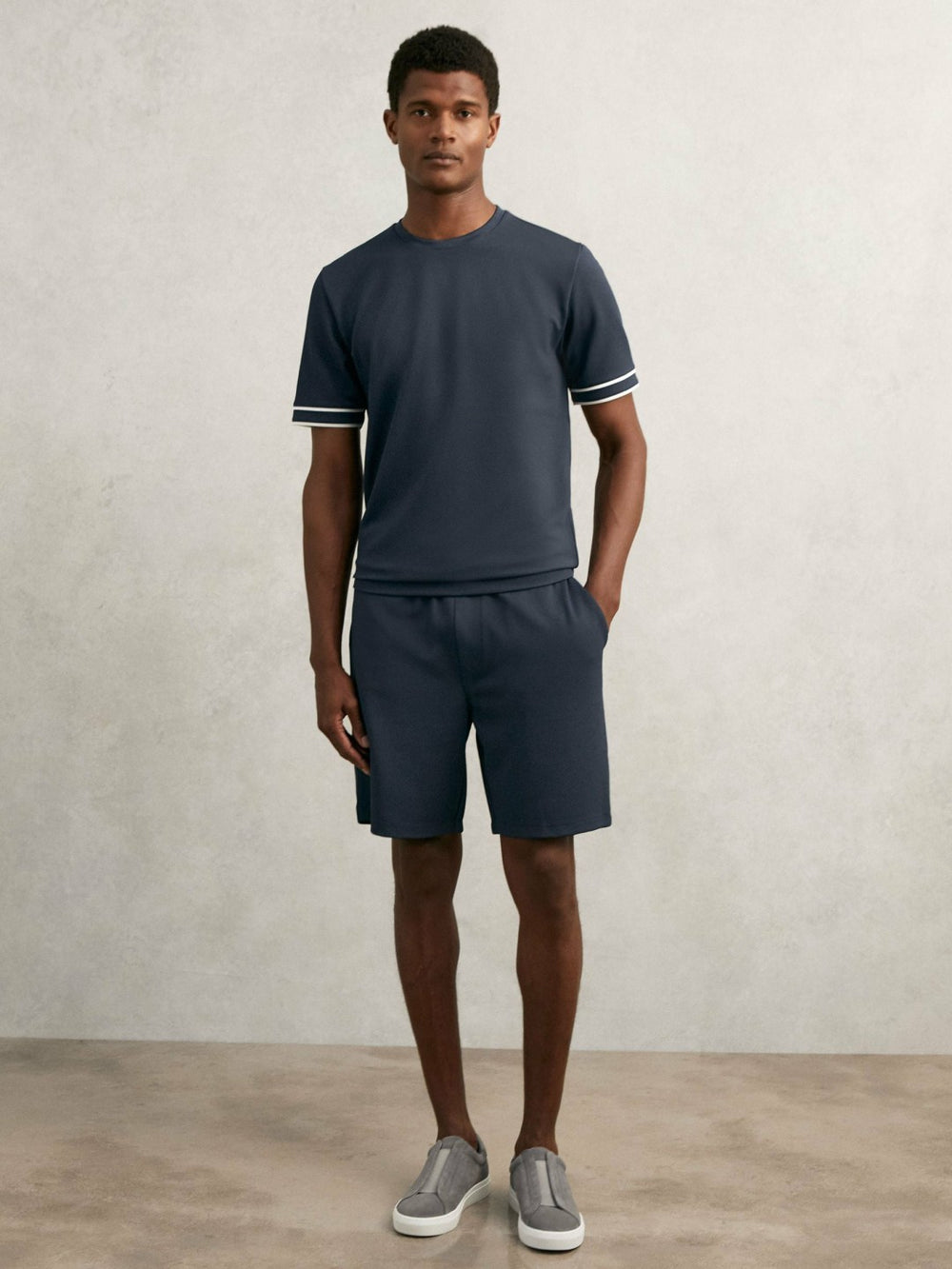 Men Textured Crew-Neck Tipped T-Shirt in Airforce Blue