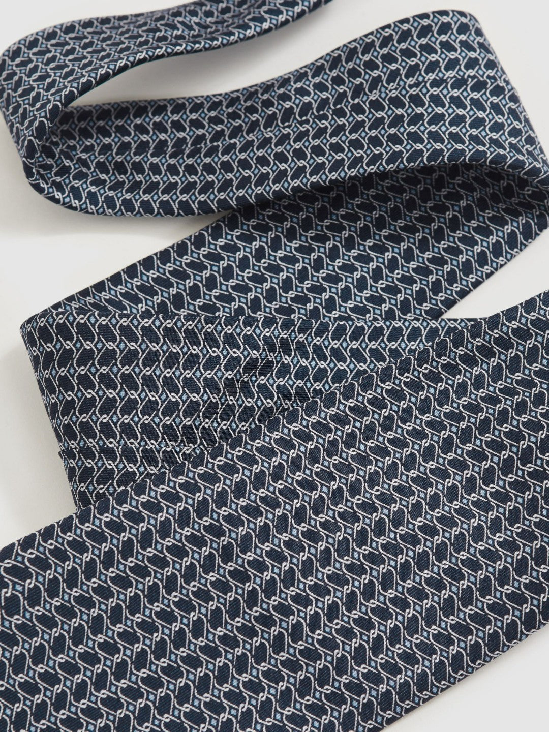 Men Silk Geometric-Chain Print Tie in Navy