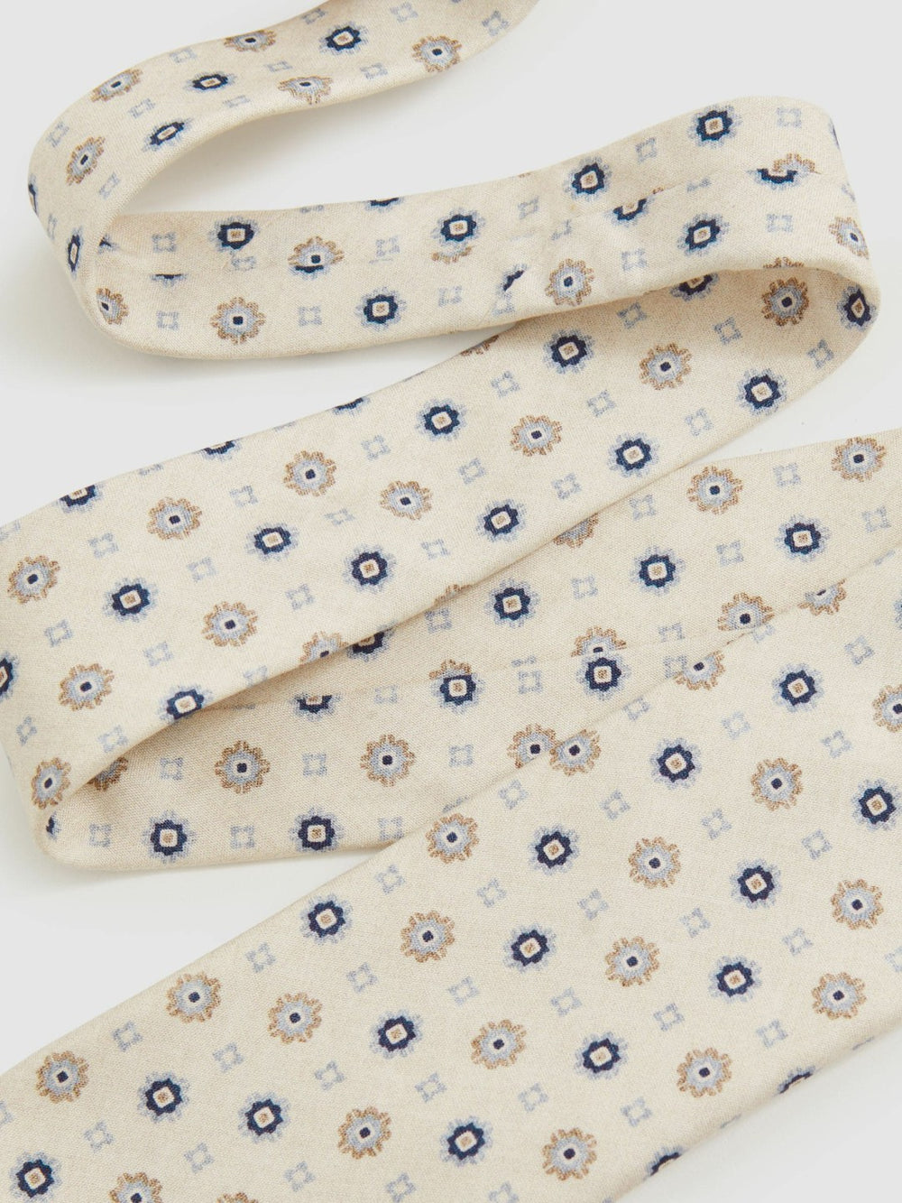 Men Silk Floral-Medallion Tie in Ivory
