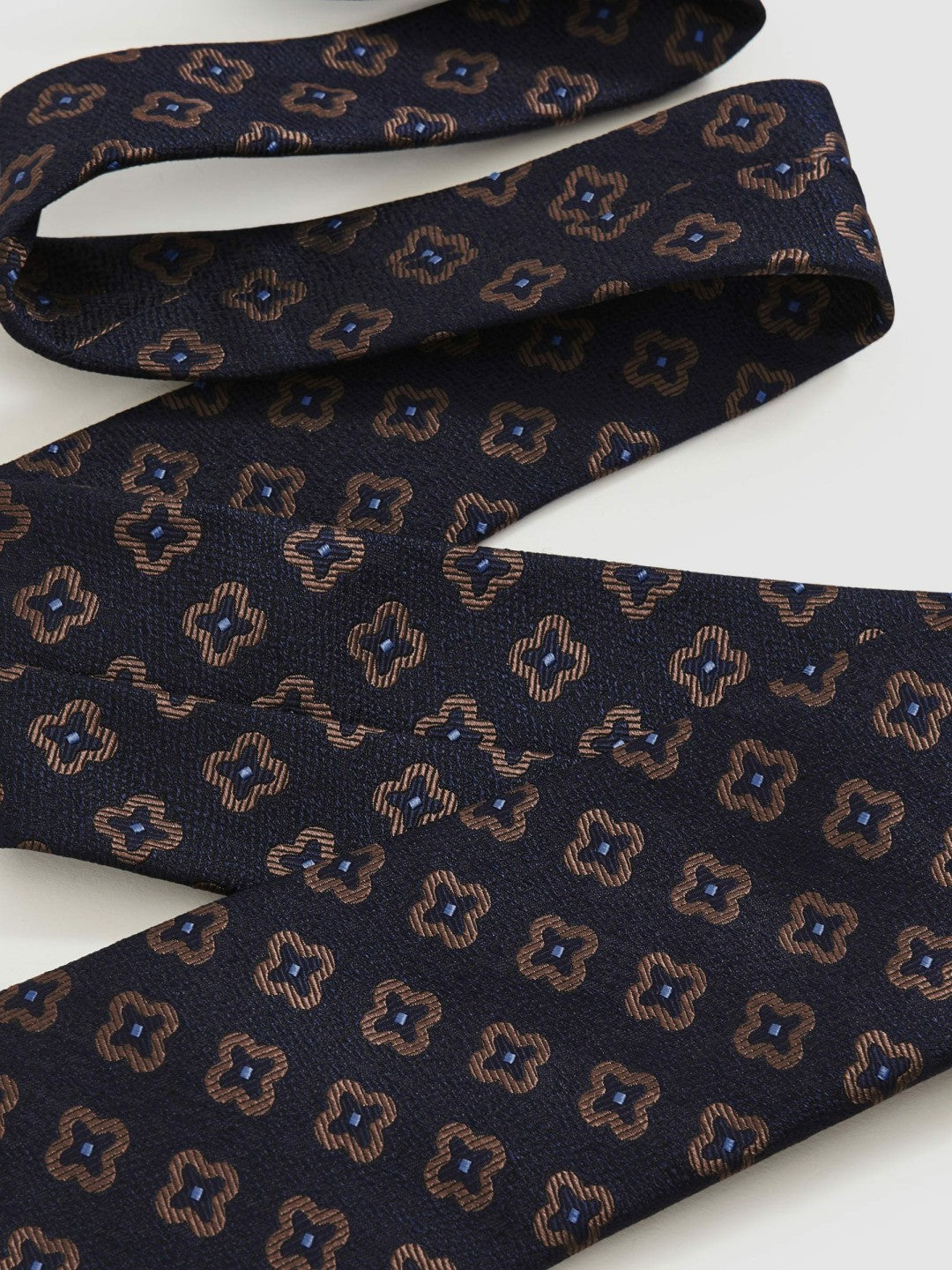 Men Silk-Wool Floral-Medallion Tie in Navy