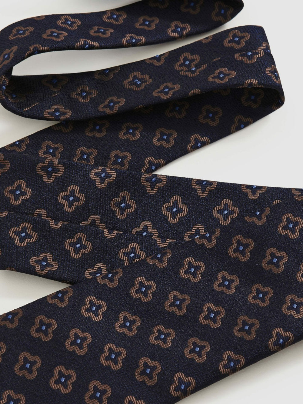 Men Silk-Wool Floral-Medallion Tie in Navy