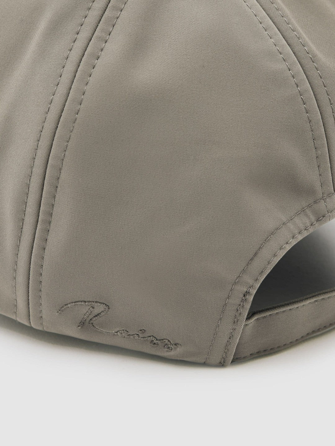 Men Embroidered Logo Tech Baseball Cap in Mushroom Brown