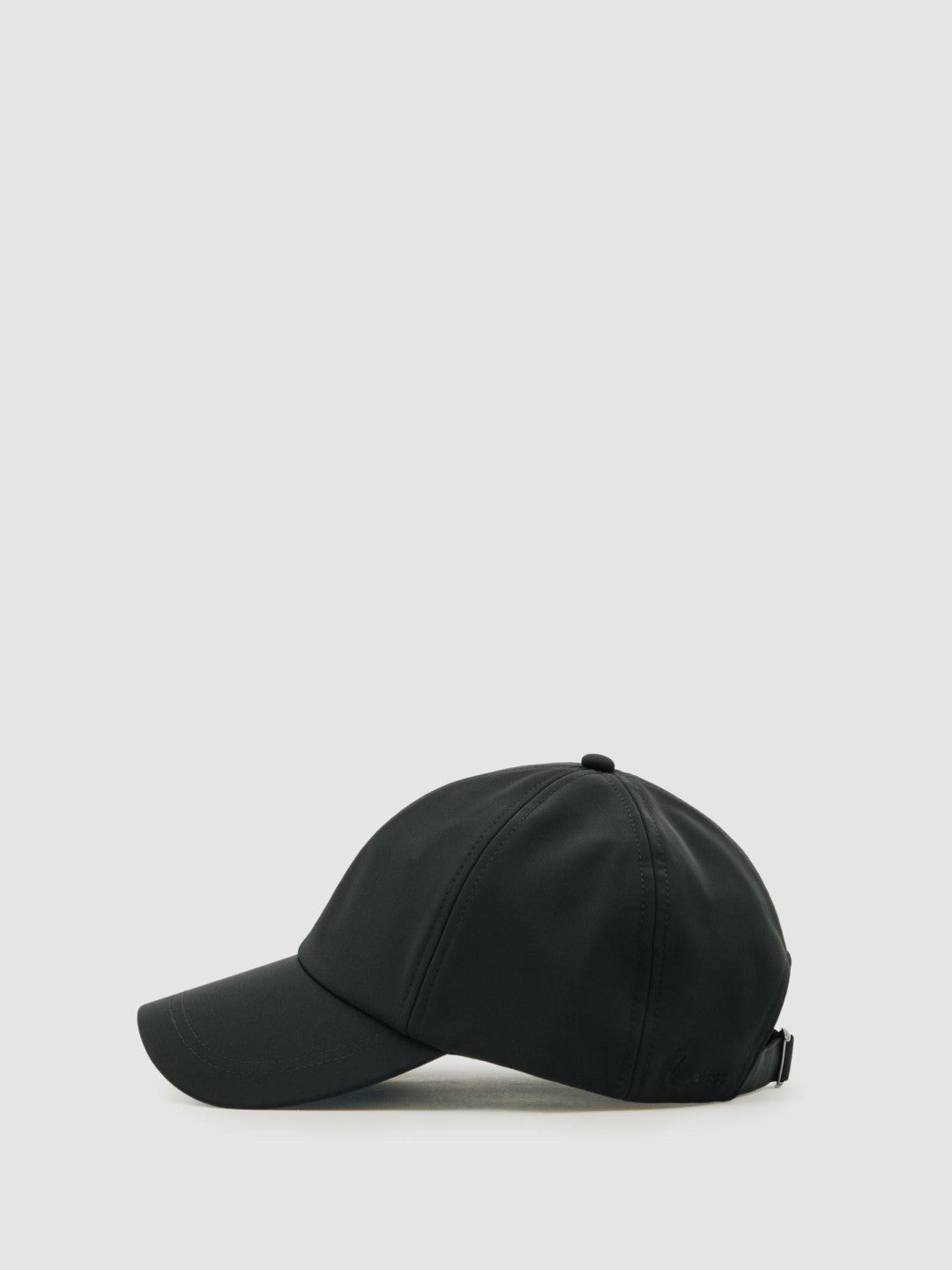 Men Embroidered Logo Tech Baseball Cap in Black