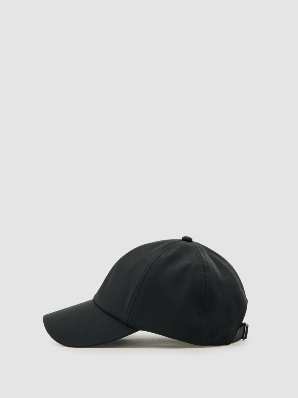 Men Embroidered Logo Tech Baseball Cap in Black