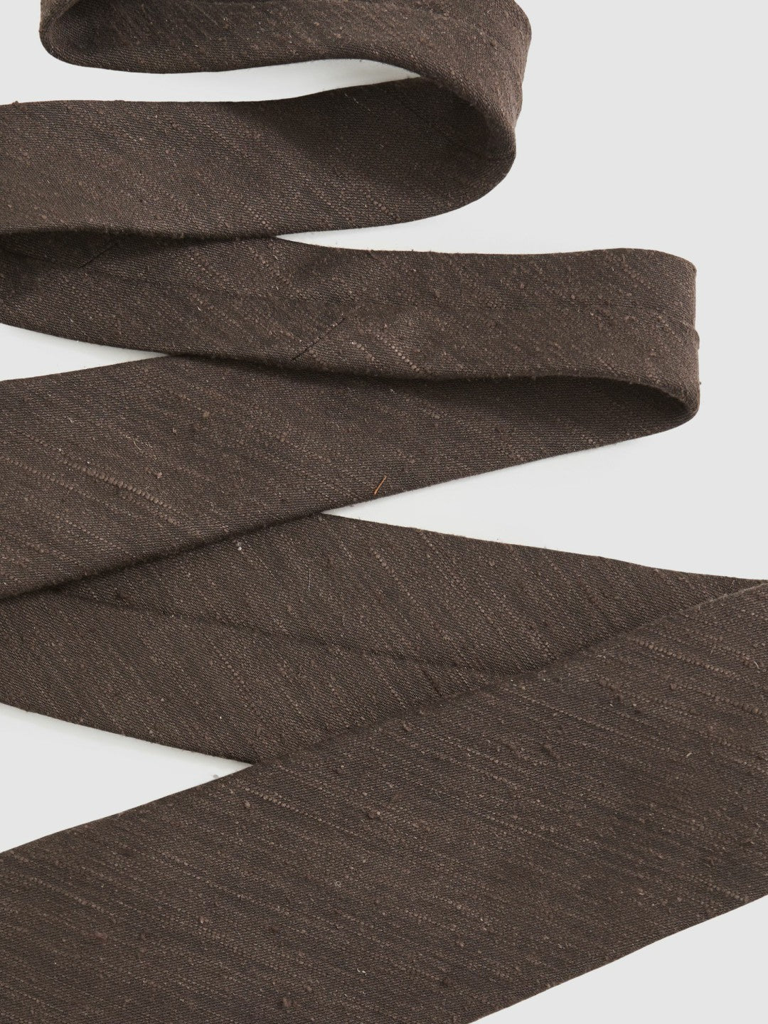 Men Silk Blend Textured Tie in Chocolate Brown