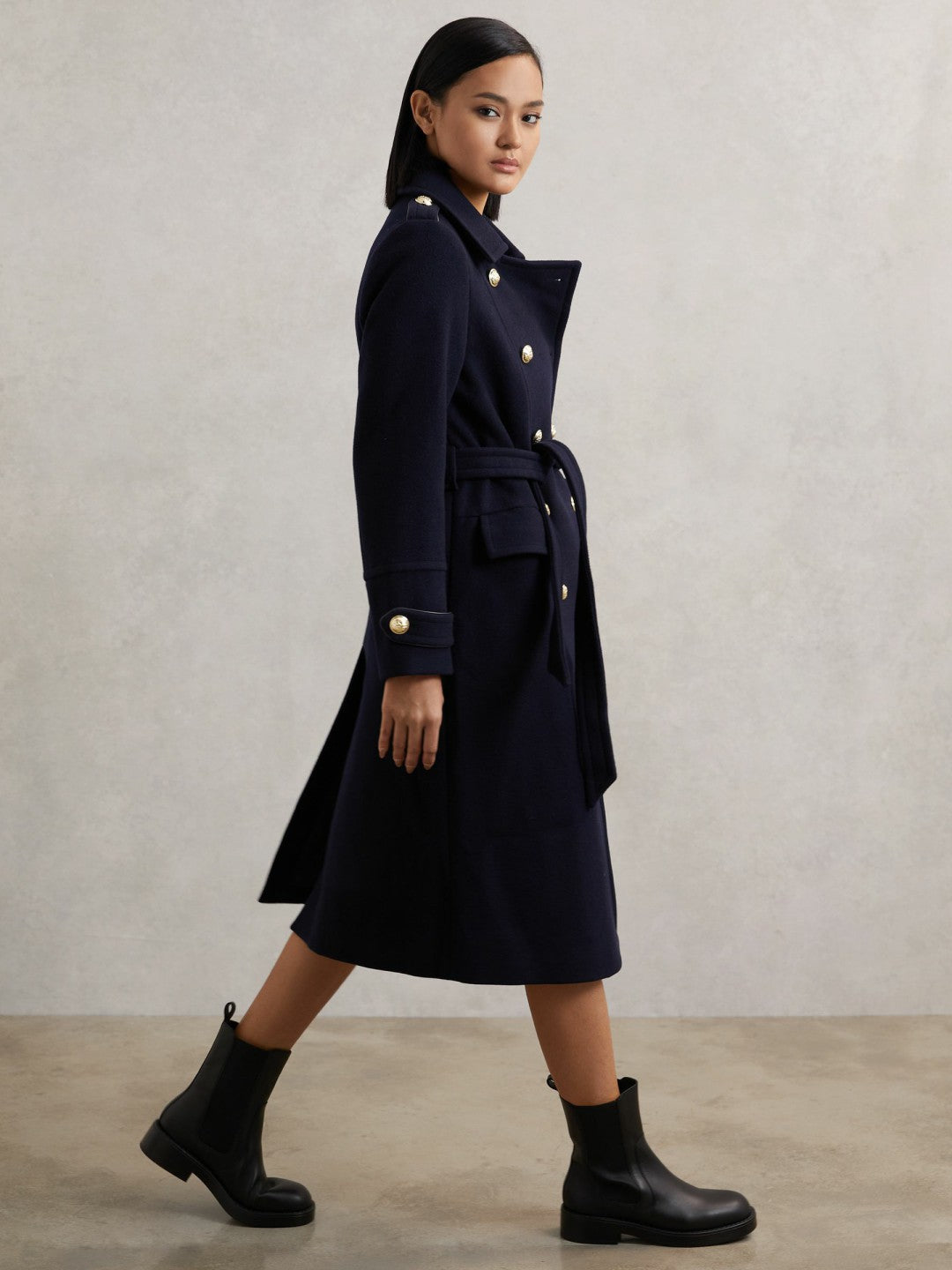 Women Leather Chelsea Boots in Black