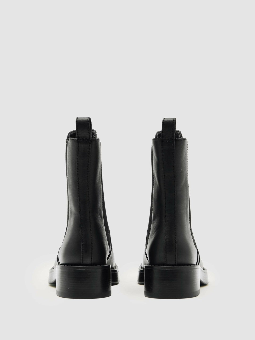 Women Leather Chelsea Boots in Black