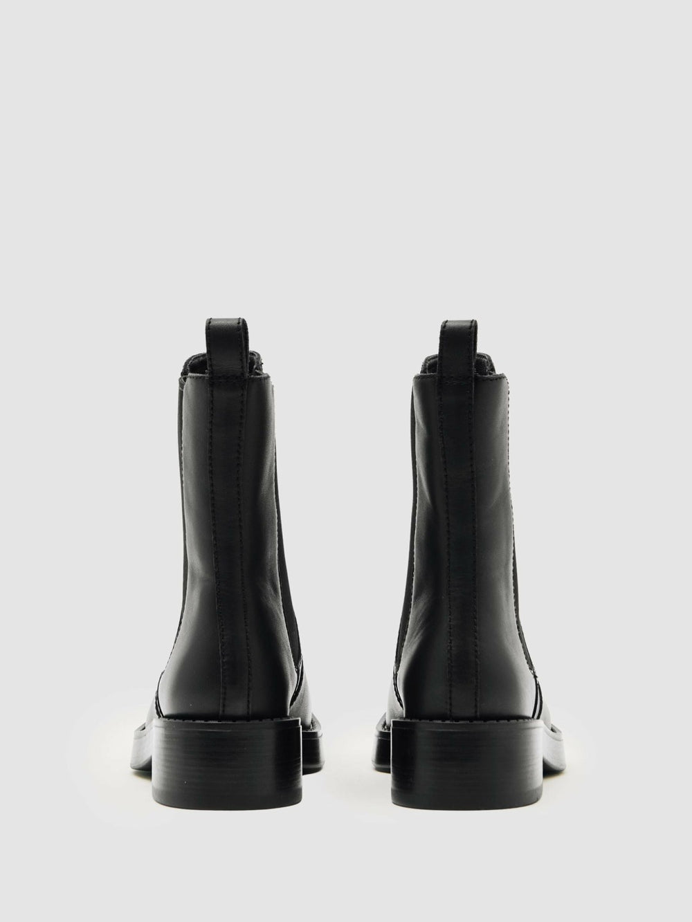 Women Leather Chelsea Boots in Black
