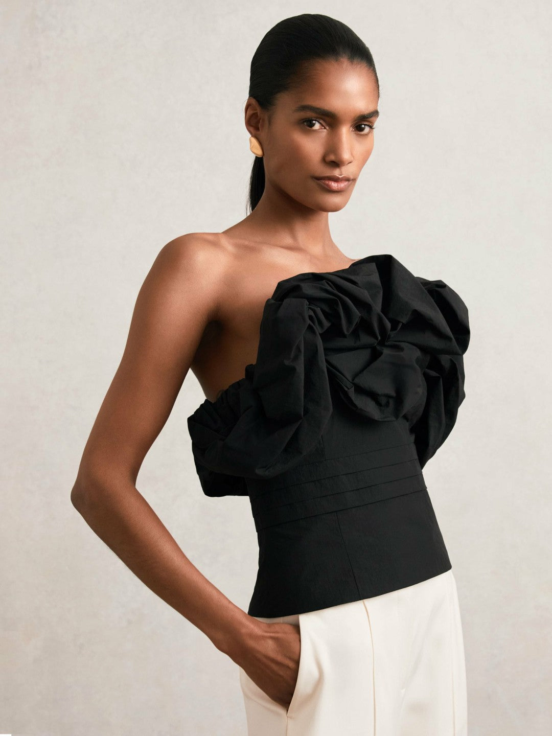 Women Sculptural Strapless Top in Black