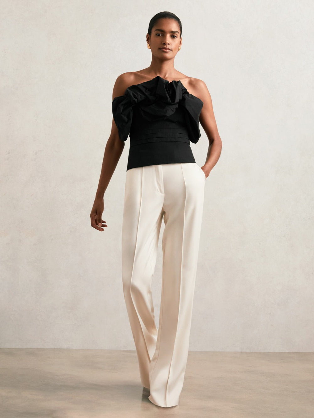 Women Sculptural Strapless Top in Black
