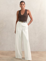 Women Leather Elongated-Buckle Skinny Belt in Black