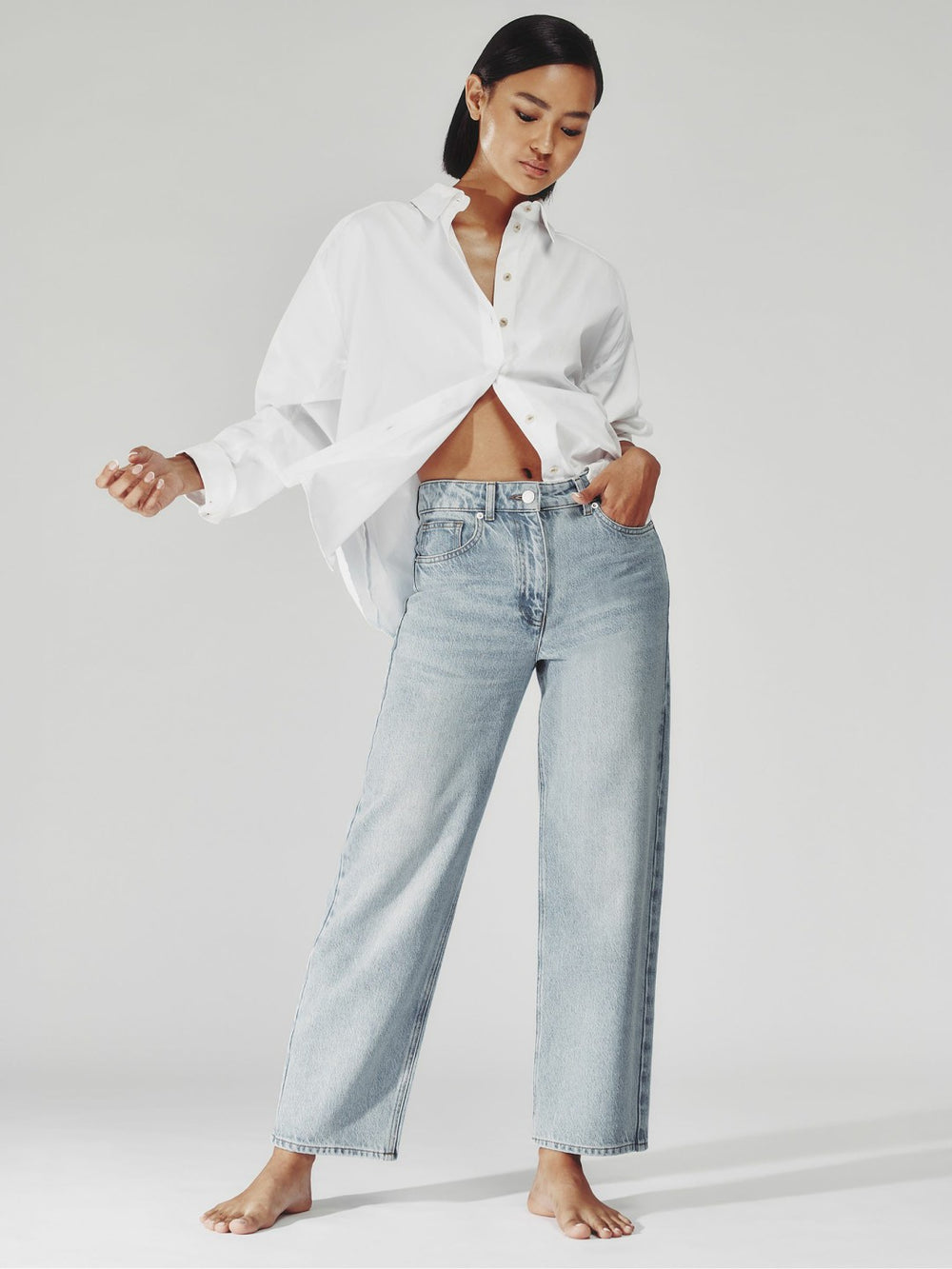 Women Petite Mid-Rise Straight-Leg Jeans in Pale Blue