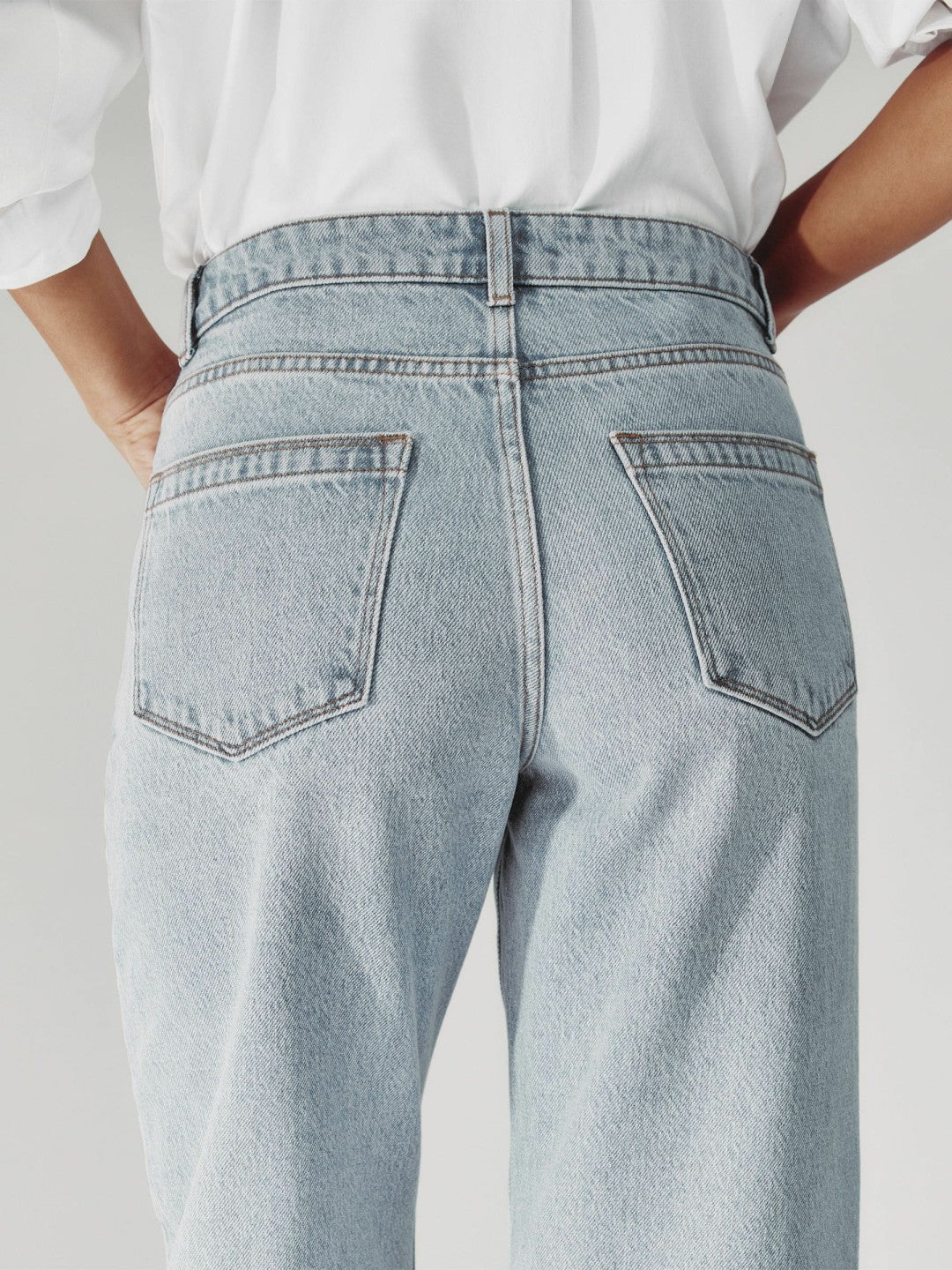 Women Petite Mid-Rise Straight-Leg Jeans in Pale Blue