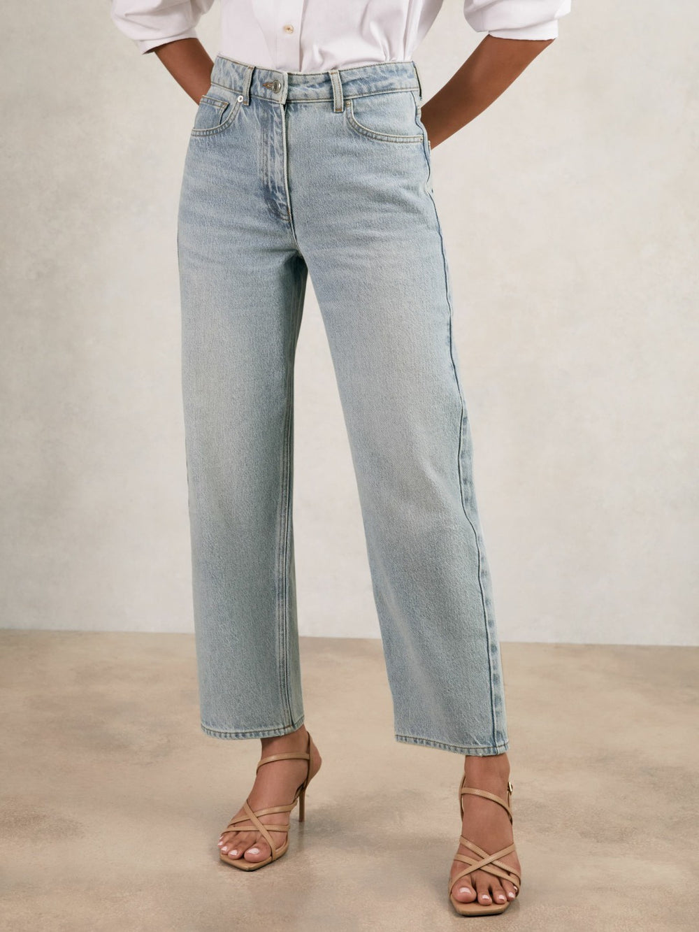 Women Petite Mid-Rise Straight-Leg Jeans in Pale Blue