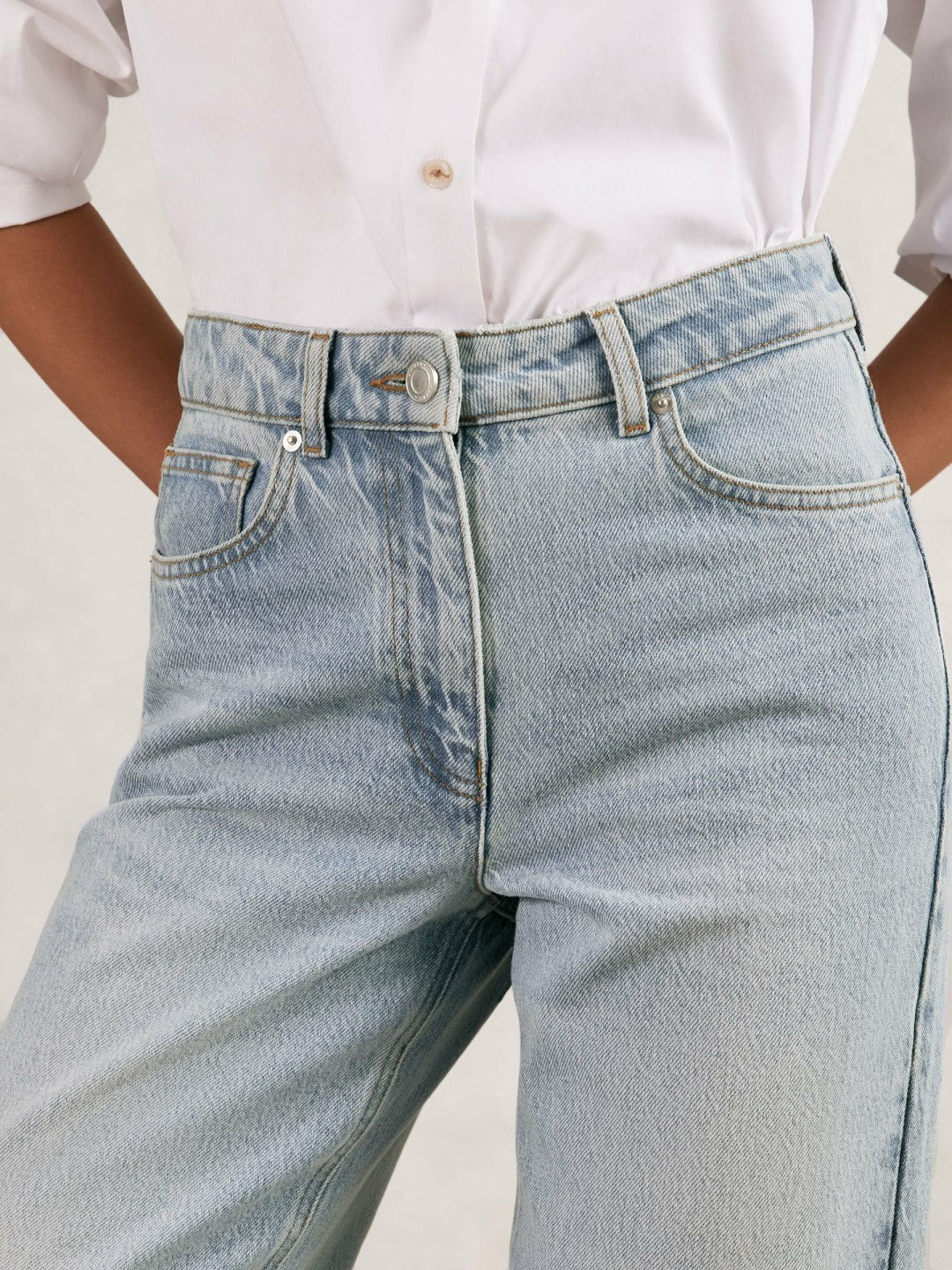 Women Petite Mid-Rise Straight-Leg Jeans in Pale Blue