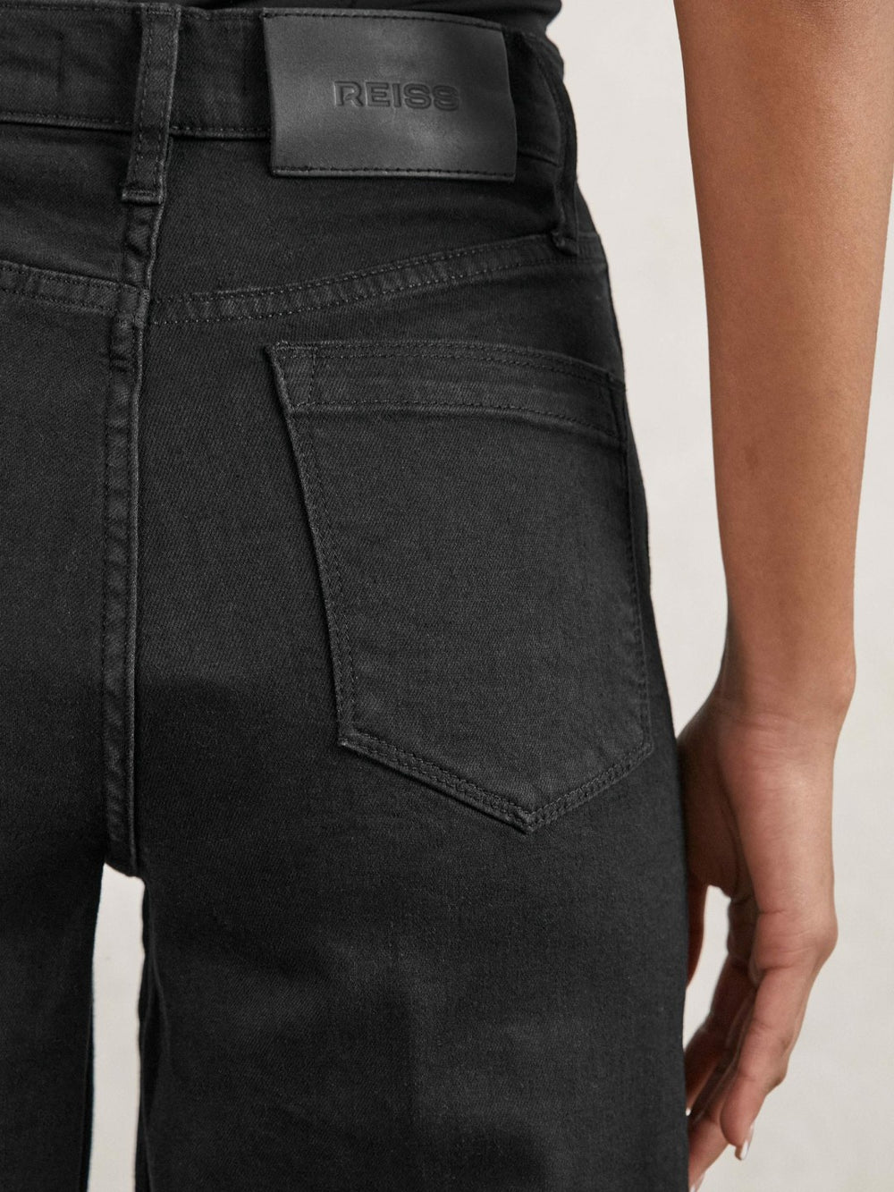 Women Petite Stretch-Cotton Wide-Leg Jeans in Black
