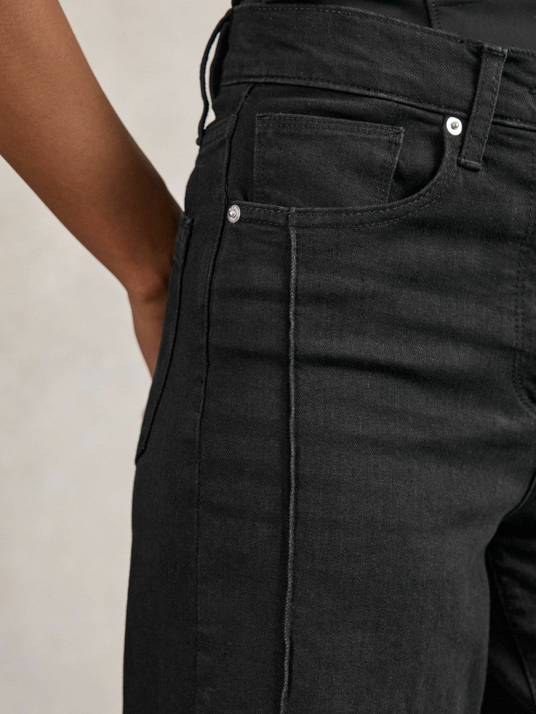 Women Petite Stretch-Cotton Wide-Leg Jeans in Black