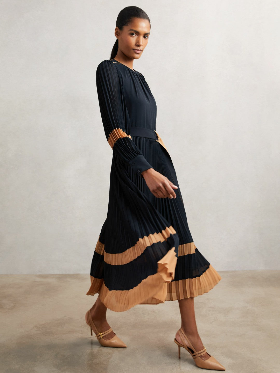 Women Colour-Block Pleated Midi Dress in Navy/Camel