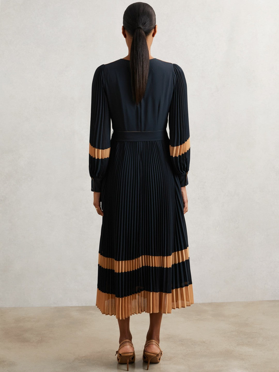 Women Colour-Block Pleated Midi Dress in Navy/Camel