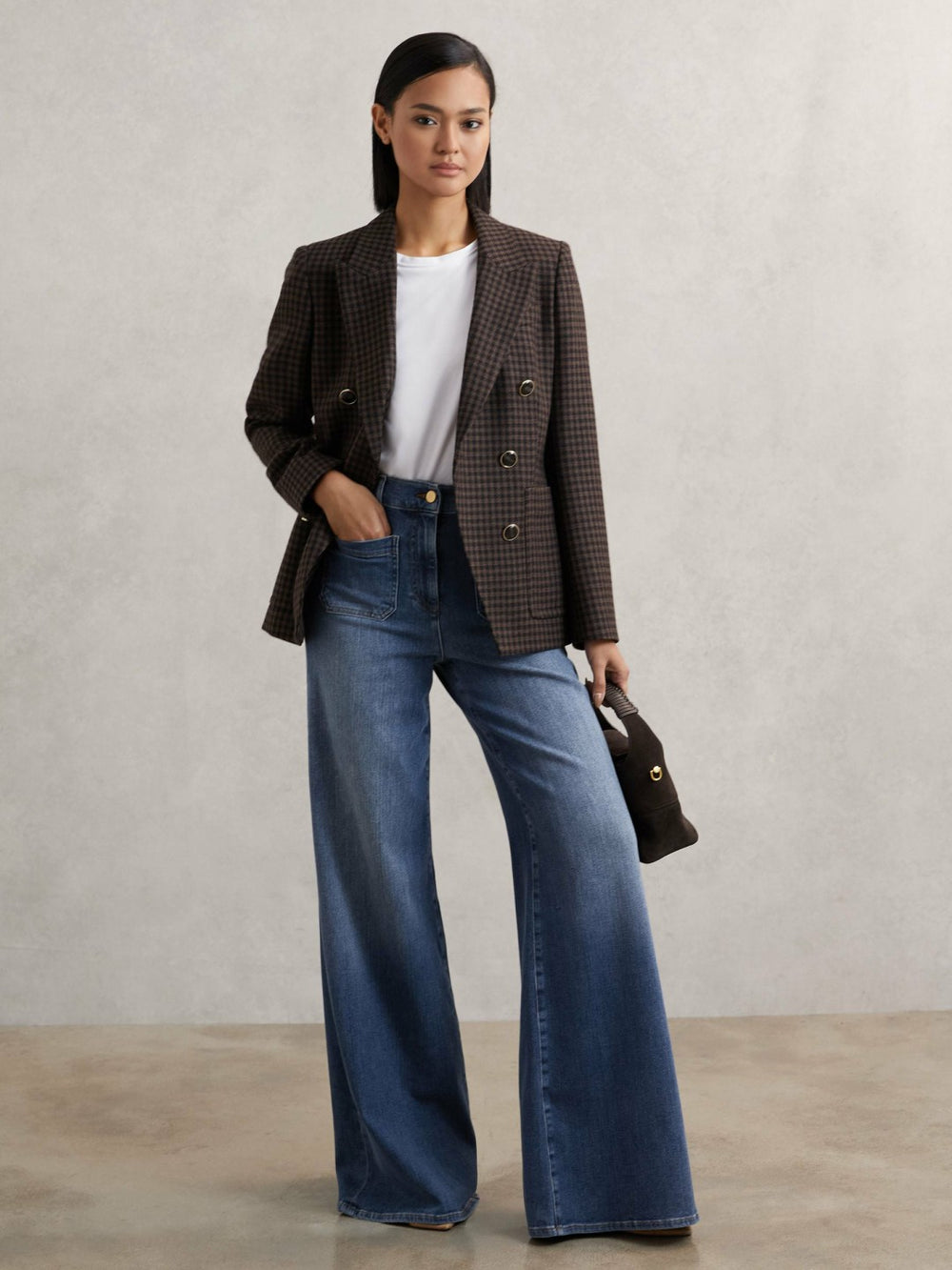Women Petite Patch Pocket Wide Leg Jeans in Mid Blue