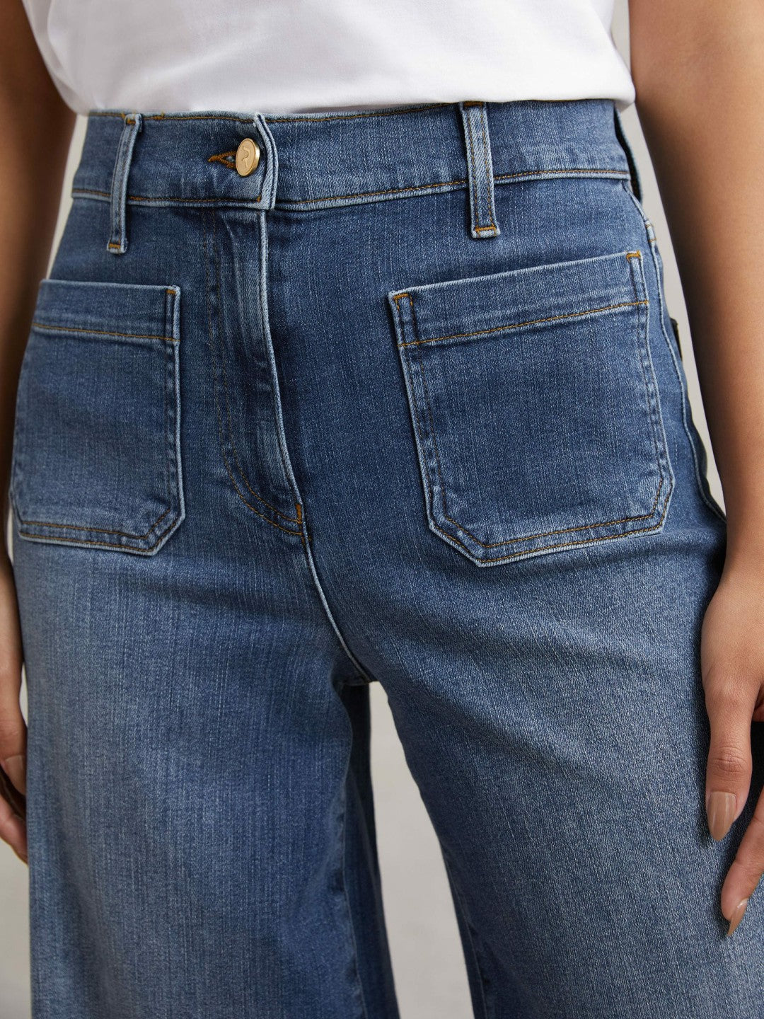Women Petite Patch Pocket Wide Leg Jeans in Mid Blue