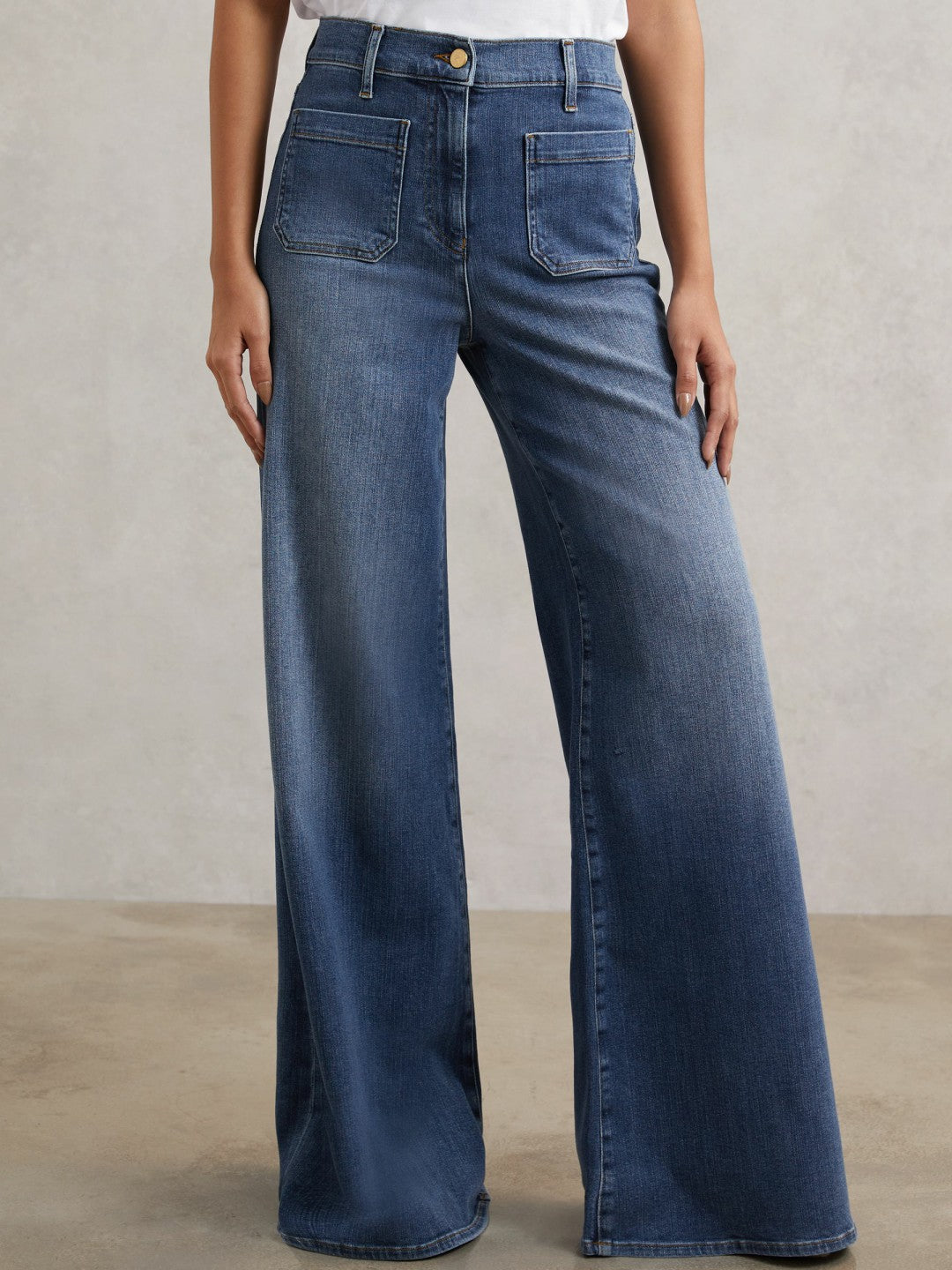 Women Petite Patch Pocket Wide Leg Jeans in Mid Blue