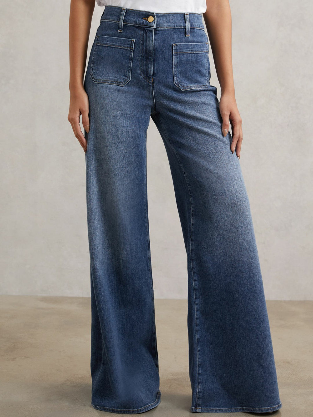 Women Petite Patch Pocket Wide Leg Jeans in Mid Blue
