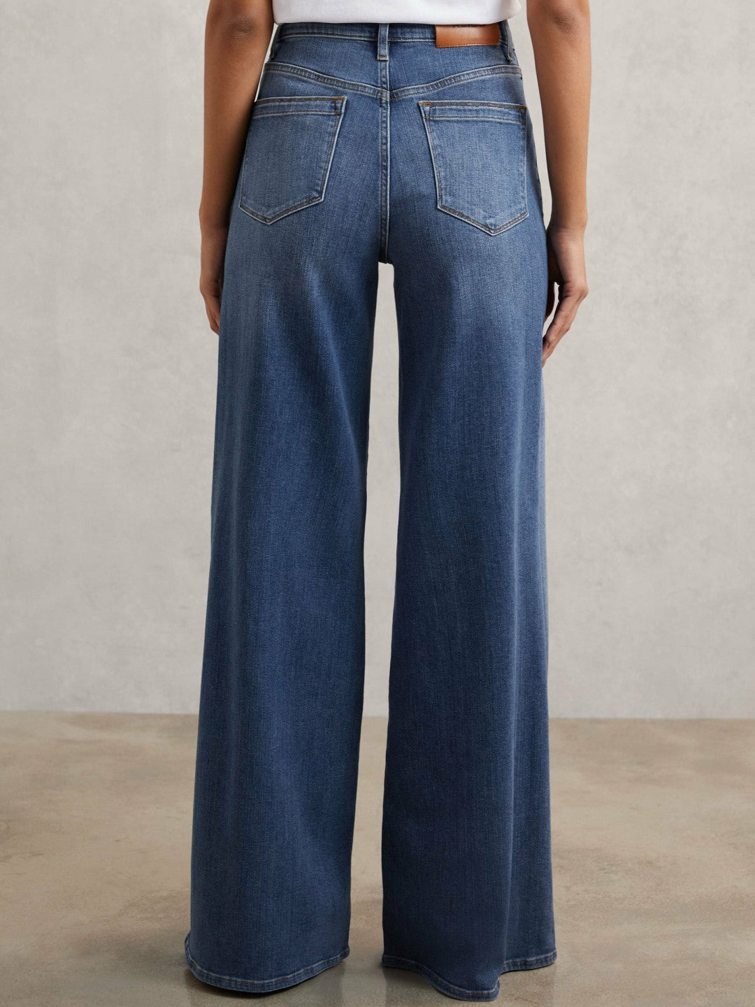 Women Petite Patch Pocket Wide Leg Jeans in Mid Blue